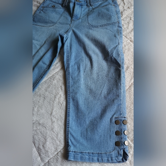Style & Co jeans Capri. Size 8 - Picture 2 of 8